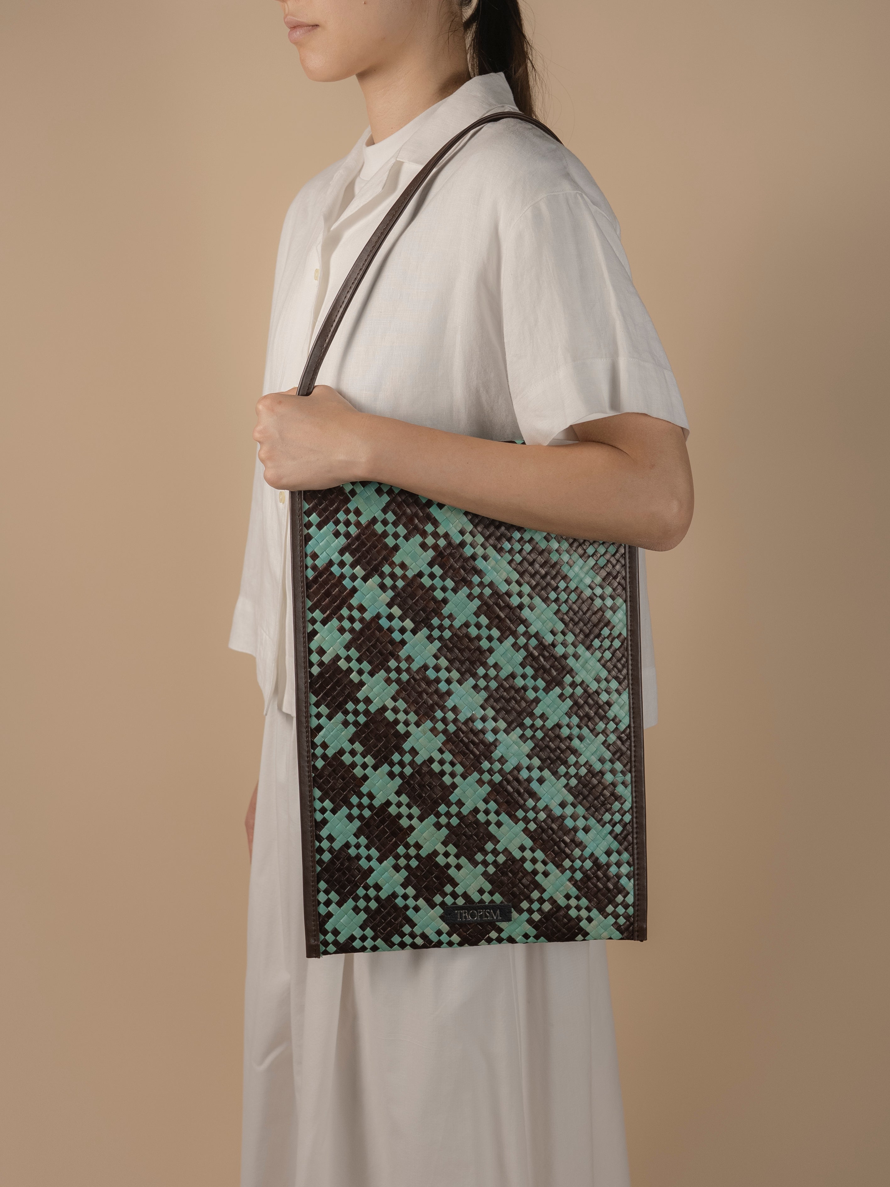 TIDE Woven Letter Bag (Brown)