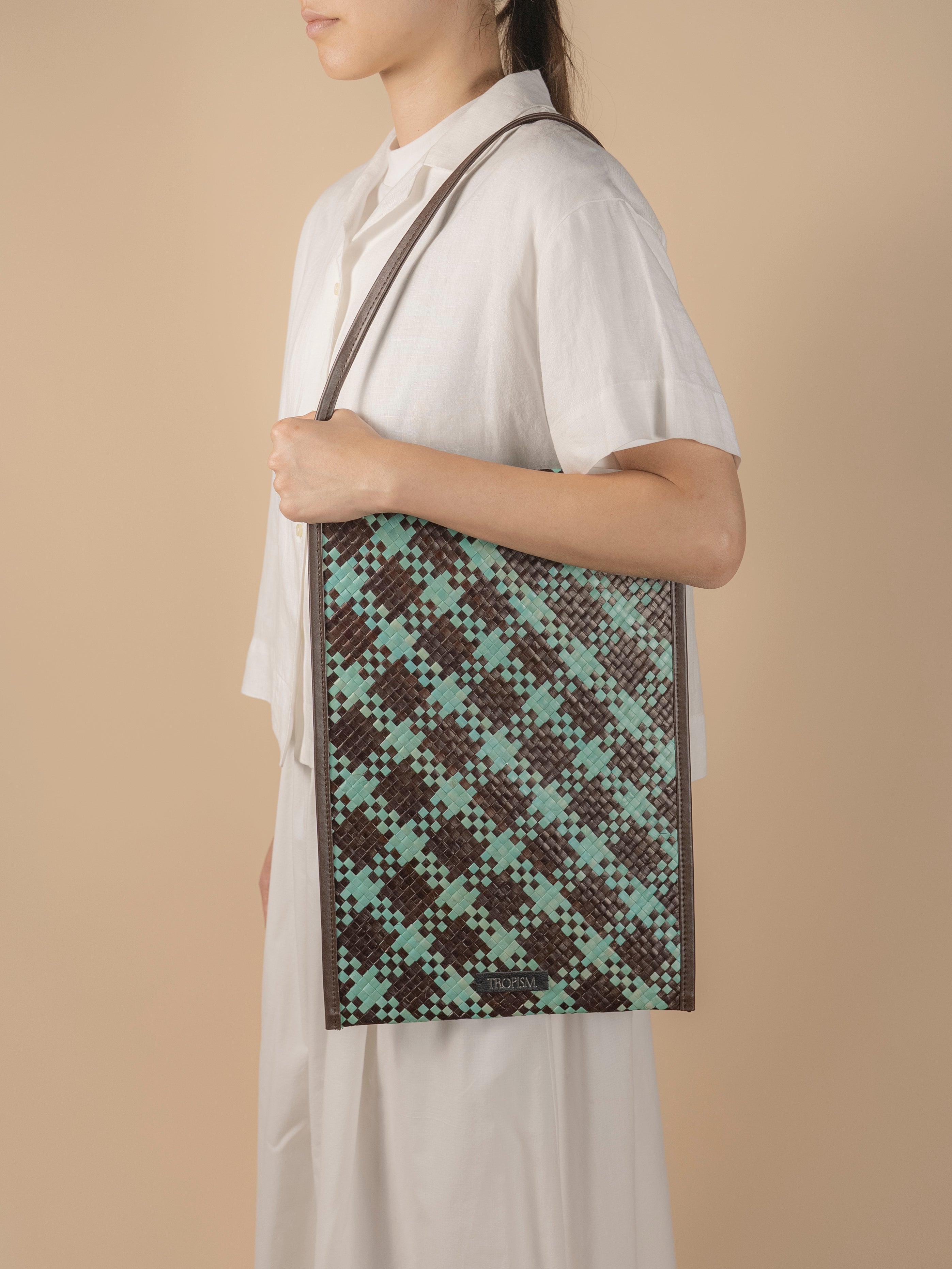 TIDE Woven Letter Bag (Brown)