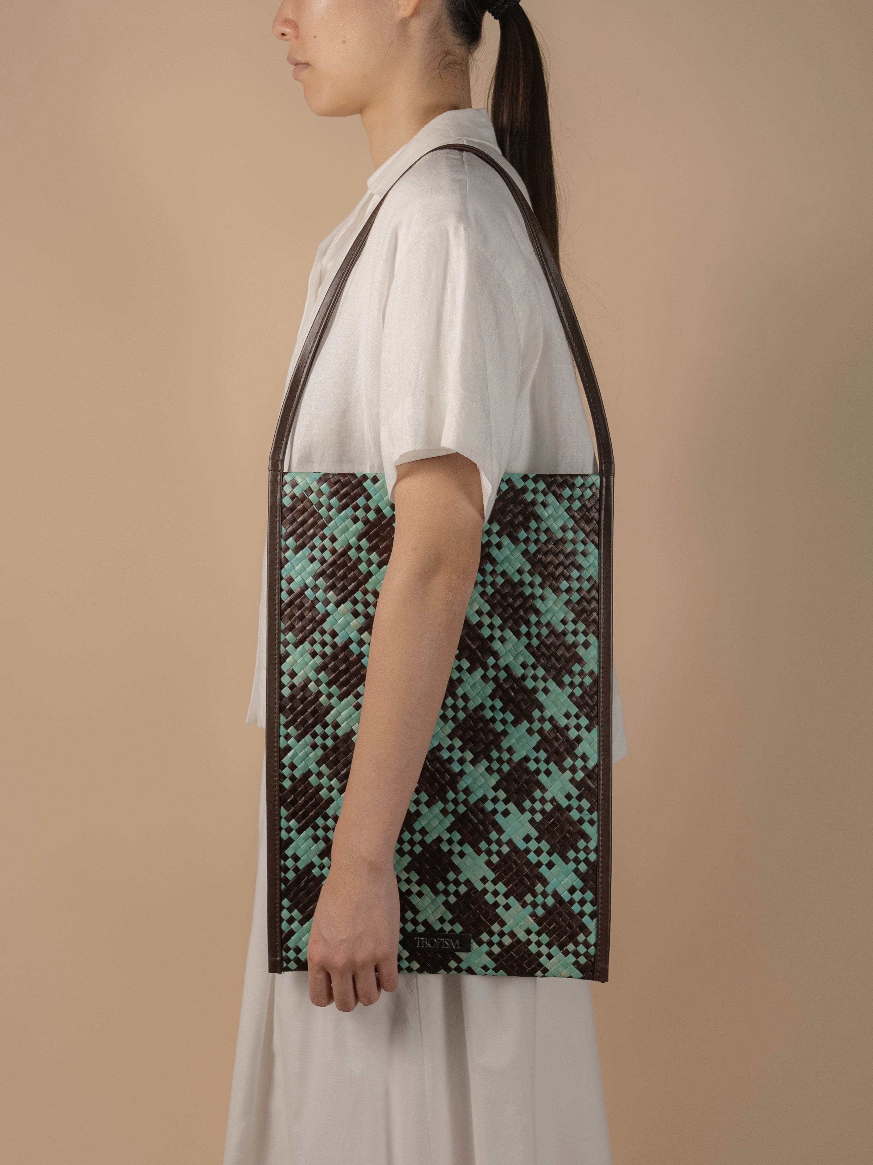 TIDE Woven Letter Bag (Brown)