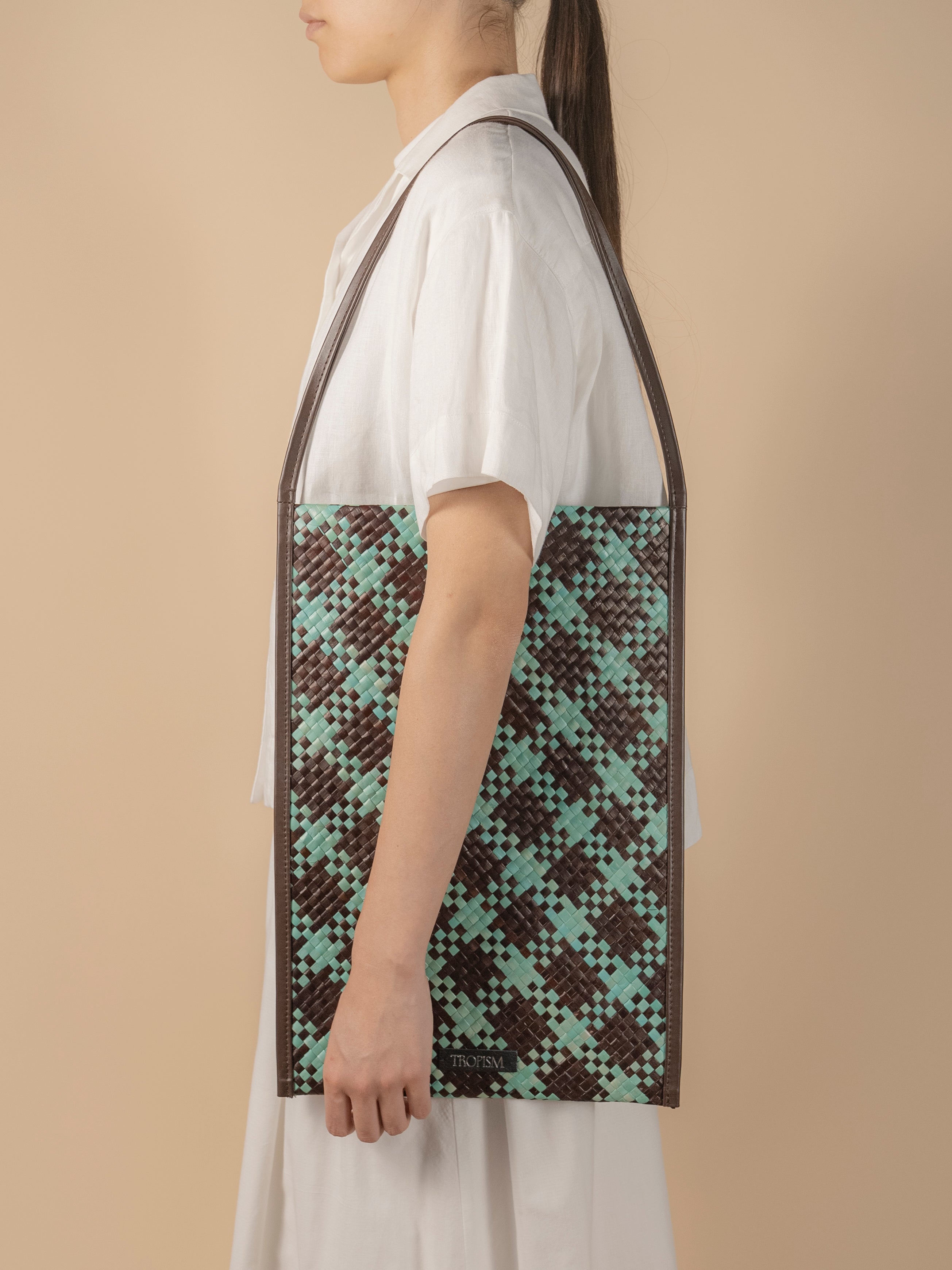 TIDE Woven Letter Bag (Brown)
