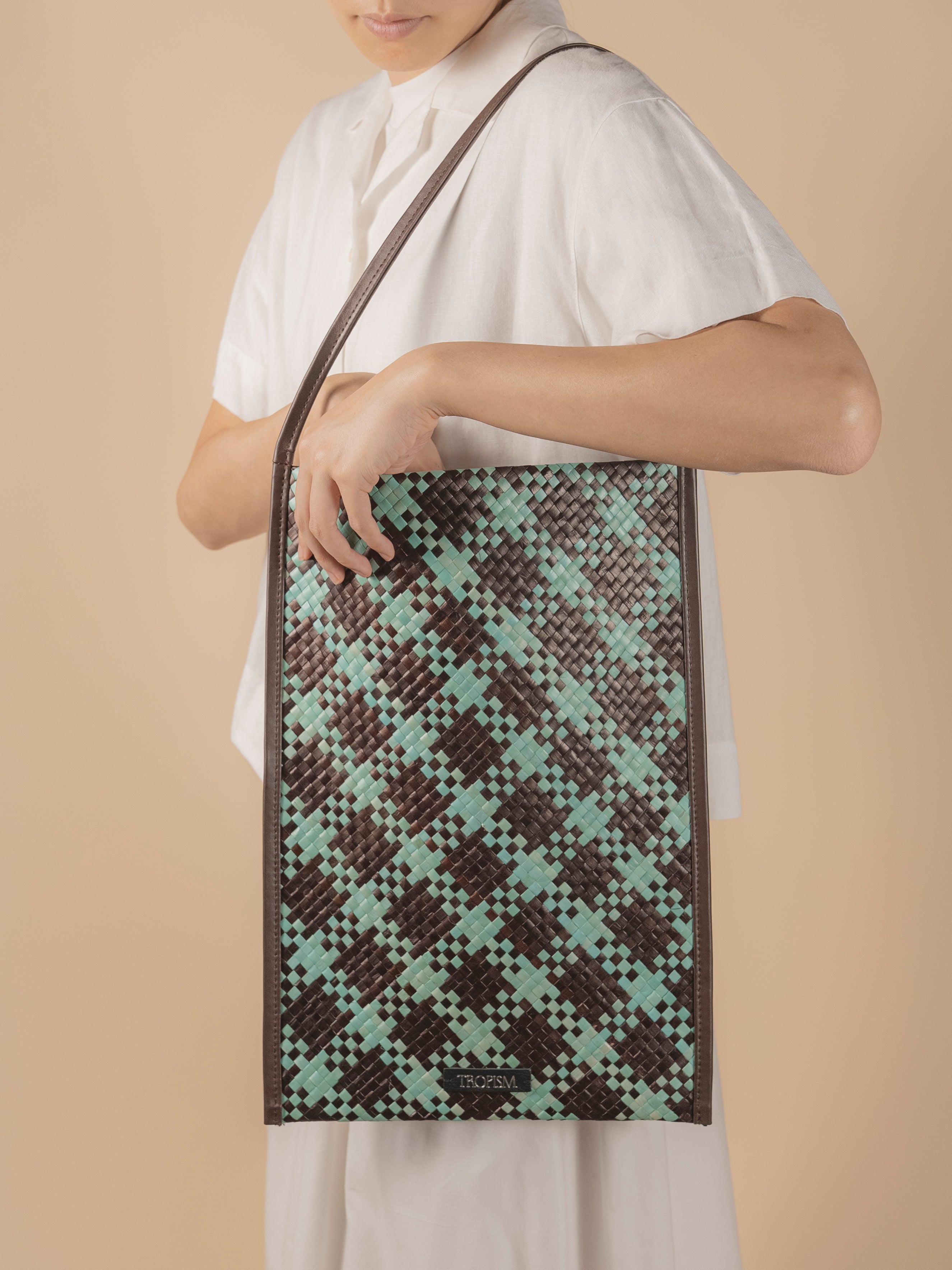 TIDE Woven Letter Bag (Brown)